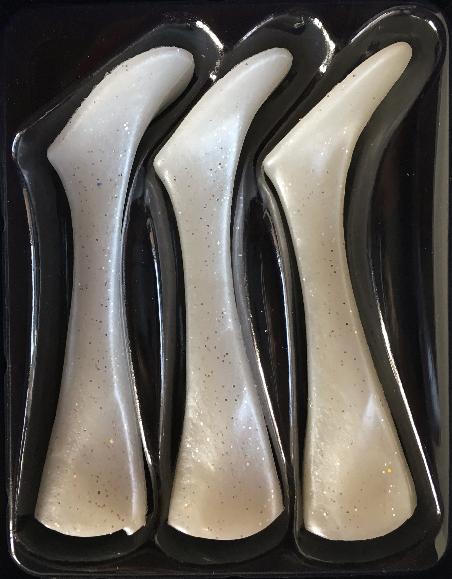 Headbanger Shad 16 Rep. tails, 3 pcs - Pearl white